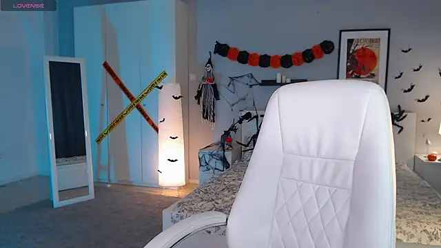 Bellla Haddid online show from October 30, 1:40 am