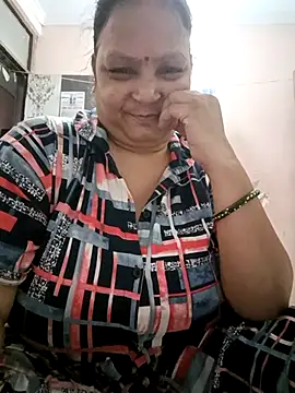 Snapshot of Kavya_kapoor chatting on May 11, 2:45 pm Kavya kapoor online show from May 11, 2:45 pm