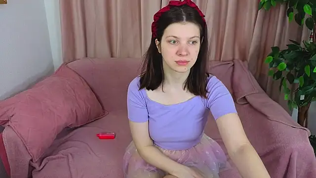 Snapshot of Baby_Evalena chatting on June 20, 4:59 am Baby Evalena online show from June 20, 4:59 am