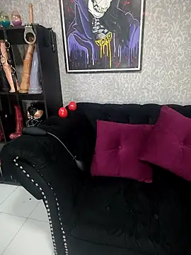 Snapshot of CamiilaMarti chatting on June 11, 10:30 pm CamiilaMarti online show from June 11, 10:30 pm