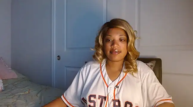 thekelliecapri online show from January 31, 4:25 am