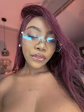 Snapshot of Lola_King chatting on June 3, 3:53 am Lola King online show from June 3, 3:53 am
