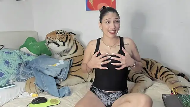 Snapshot of micaelajones chatting on March 7, 8:55 pm micaelajones online show from March 7, 8:55 pm