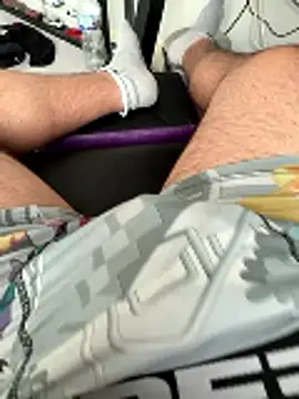 Snapshot of tiou72 chatting on January 14, 1:39 pm tiou72 online show from January 14, 1:39 pm