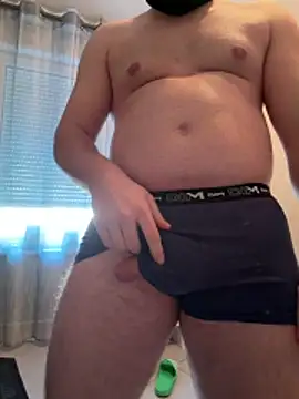 Snapshot of tiou72 chatting on February 5, 2:33 pm tiou72 online show from February 5, 2:33 pm