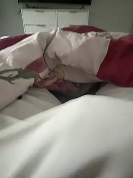 Snapshot of tiou72 chatting on February 14, 8:33 am tiou72 online show from February 14, 8:33 am