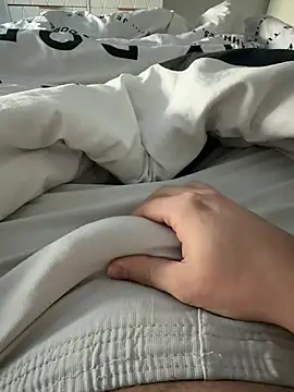 Snapshot of tiou72 chatting on March 15, 7:47 am tiou72 online show from March 15, 7:47 am