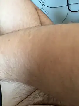 Snapshot of tiou72 chatting on March 27, 3:45 pm tiou72 online show from March 27, 3:45 pm