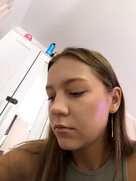 Snapshot of AliceBrayan chatting on September 18, 5:09 am AliceBrayan online show from September 18, 5:09 am