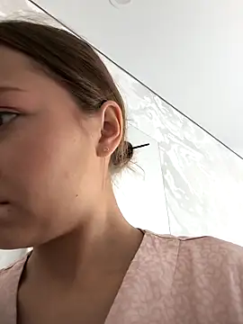 Snapshot of AliceBrayan chatting on September 27, 5:12 am AliceBrayan online show from September 27, 5:12 am