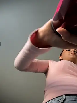 Snapshot of AliceBrayan chatting on October 6, 5:05 am AliceBrayan online show from October 6, 5:05 am