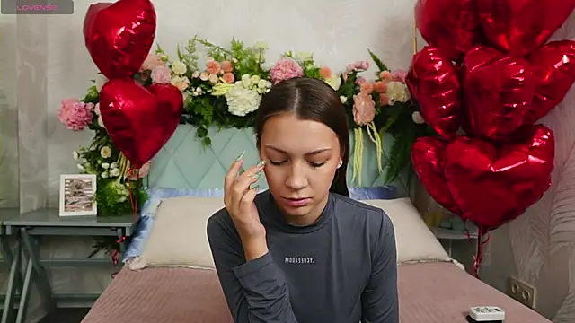 AliceBrayan online show from February 15, 5:09 pm