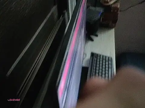 Snapshot of bbhiShark chatting on November 2, 8:28 am bbhiShark online show from November 2, 8:28 am