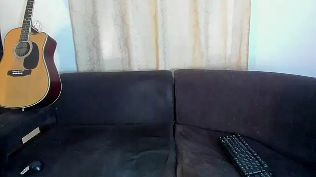 Snapshot of Henrikk_senn chatting on November 5, 3:23 pm Henrikk senn online show from November 5, 3:23 pm