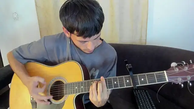 Snapshot of Henrikk_senn chatting on November 8, 11:36 pm Henrikk senn online show from November 8, 11:36 pm