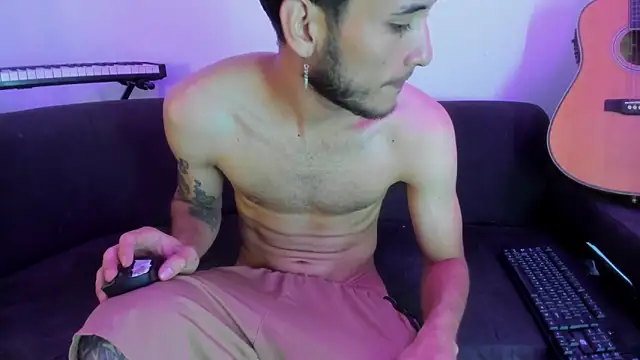 Snapshot of Henrikk_senn chatting on November 11, 12:16 pm Henrikk senn online show from November 11, 12:16 pm