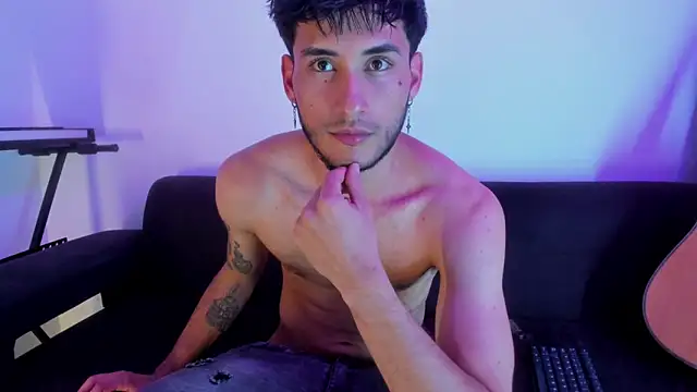 Snapshot of Henrikk_senn chatting on November 26, 10:00 pm Henrikk senn online show from November 26, 10:00 pm