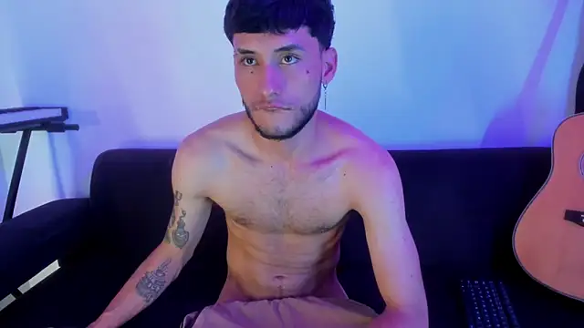 Snapshot of Henrikk_senn chatting on November 30, 10:58 pm Henrikk senn online show from November 30, 10:58 pm