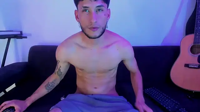 Snapshot of Henrikk_senn chatting on December 1, 8:25 pm Henrikk senn online show from December 1, 8:25 pm