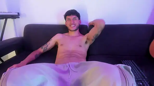 Snapshot of Henrikk_senn chatting on December 18, 6:19 am Henrikk senn online show from December 18, 6:19 am