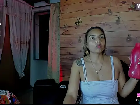 Snapshot of mykaelahoney chatting on November 11, 1:05 am mykaelahoney online show from November 11, 1:05 am