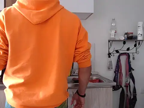 thomas gun online show from December 14, 5:18 pm