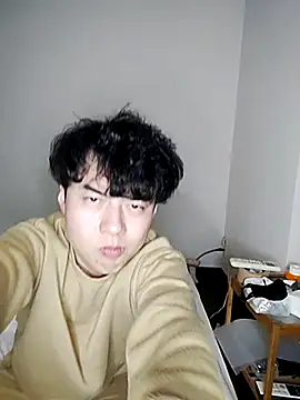 Snapshot of whitebriefboy chatting on February 18, 12:37 am whitebriefboy online show from February 18, 12:37 am