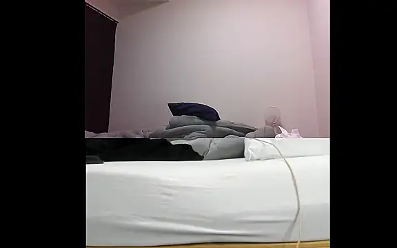 whitebriefboy online show from February 17, 12:45 pm