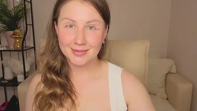 Snapshot of Helens_love chatting on August 3, 2:32 am Helens love online show from August 3, 2:32 am