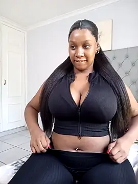 Snapshot of Candy_Love_18 chatting on February 5, 7:39 am Candy Love 18 online show from February 5, 7:39 am