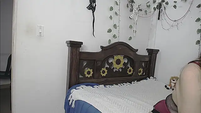 Snapshot of DominaLeona chatting on May 25, 9:21 pm DominaLeona online show from May 25, 9:21 pm