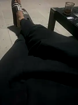 Snapshot of YawlingJingoist chatting on December 14, 10:14 pm YawlingJingoist online show from December 14, 10:14 pm