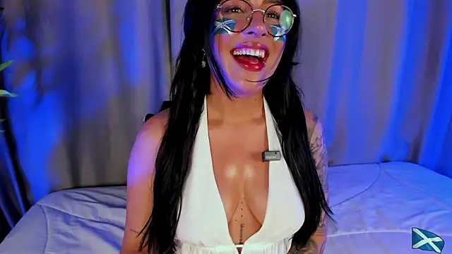Snapshot of EviePhoenix chatting on June 13, 9:35 pm EviePhoenix online show from June 13, 9:35 pm