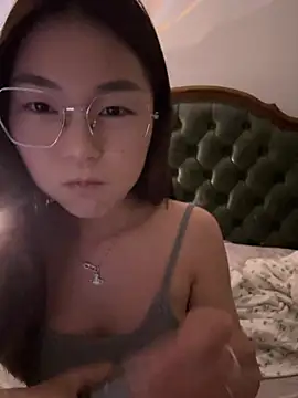 Snapshot of Sweet-Angel999 chatting on May 15, 4:25 pm Sweet-Angel999 online show from May 15, 4:25 pm
