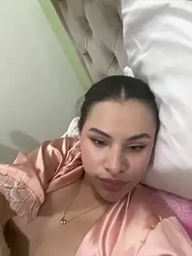 Snapshot of Luciluu20 chatting on January 10, 3:39 am Luciluu20 online show from January 10, 3:39 am