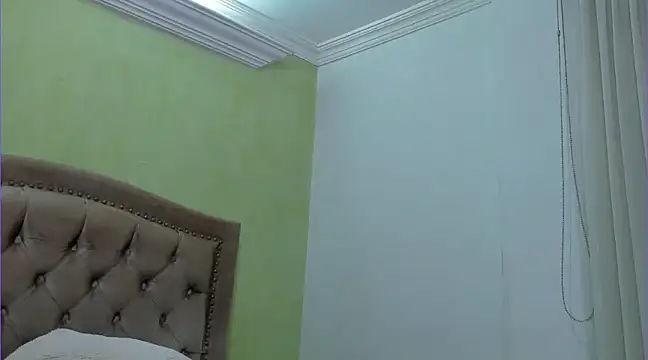 Snapshot of Luciluu20 chatting on January 22, 1:10 am Luciluu20 online show from January 22, 1:10 am