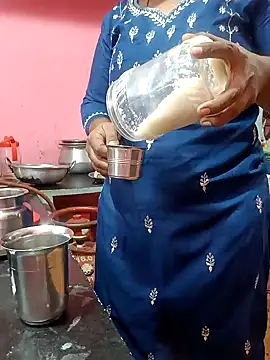 Snapshot of Renuma chatting on January 6, 4:15 am Renuma online show from January 6, 4:15 am