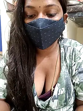 Snapshot of Renuma chatting on February 13, 9:06 pm Renuma online show from February 13, 9:06 pm