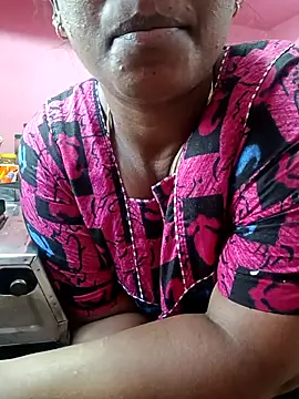 Snapshot of Renuma chatting on October 4, 6:44 am Renuma online show from October 4, 6:44 am