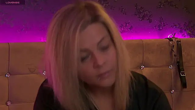 ZoeMesmerize online show from November 6, 11:00 am