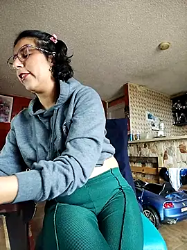 Im Alma  online show from March 8, 8:25 pm