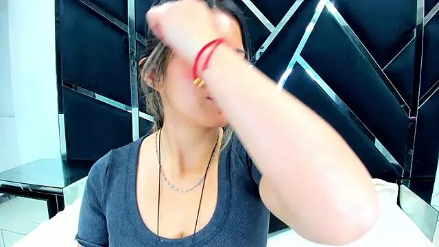 GiaRoussel online show from December 14, 6:12 pm