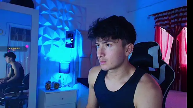 Snapshot of santyago_taylor chatting on January 3, 6:57 pm santyago taylor online show from January 3, 6:57 pm