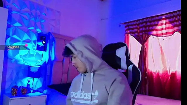 Snapshot of santyago_taylor chatting on January 3, 9:57 pm santyago taylor online show from January 3, 9:57 pm