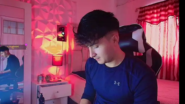 Snapshot of santyago_taylor chatting on January 10, 2:45 pm santyago taylor online show from January 10, 2:45 pm