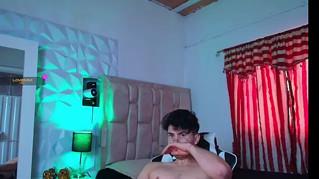 Snapshot of santyago_taylor chatting on January 14, 8:59 pm santyago taylor online show from January 14, 8:59 pm