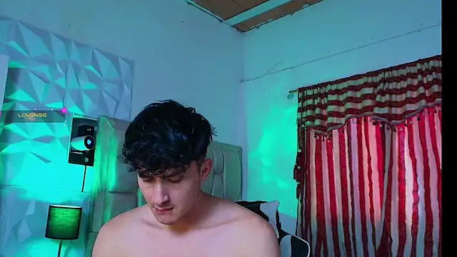 Snapshot of santyago_taylor chatting on January 22, 9:43 pm santyago taylor online show from January 22, 9:43 pm