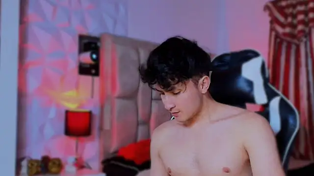 Snapshot of santyago_taylor chatting on January 28, 12:47 am santyago taylor online show from January 28, 12:47 am
