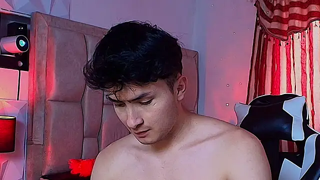 Snapshot of santyago_taylor chatting on January 28, 6:39 pm santyago taylor online show from January 28, 6:39 pm