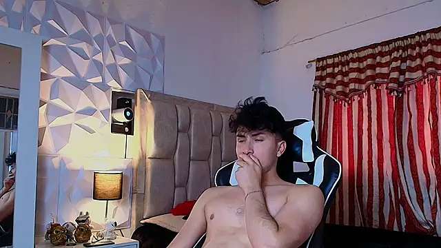 Snapshot of santyago_taylor chatting on February 12, 7:45 pm santyago taylor online show from February 12, 7:45 pm